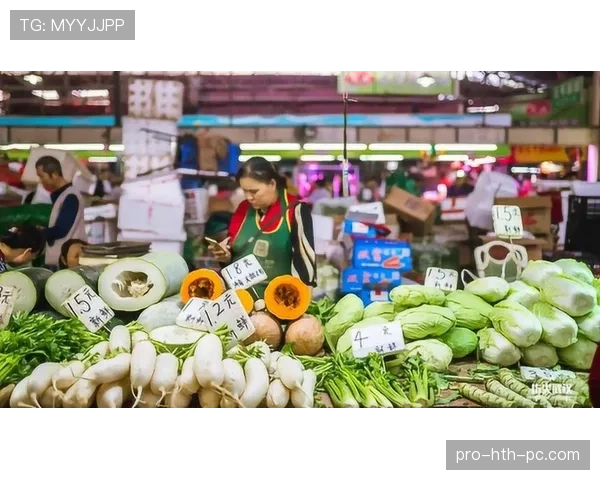 拉莫斯在菜市场挑番茄，脖子那条金链直接把我打回凡人